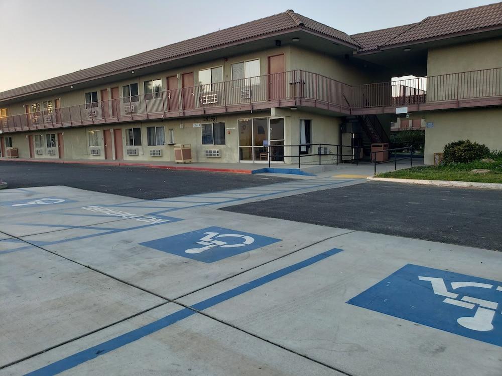 Baymont By Wyndham Coalinga Villa Exterior photo