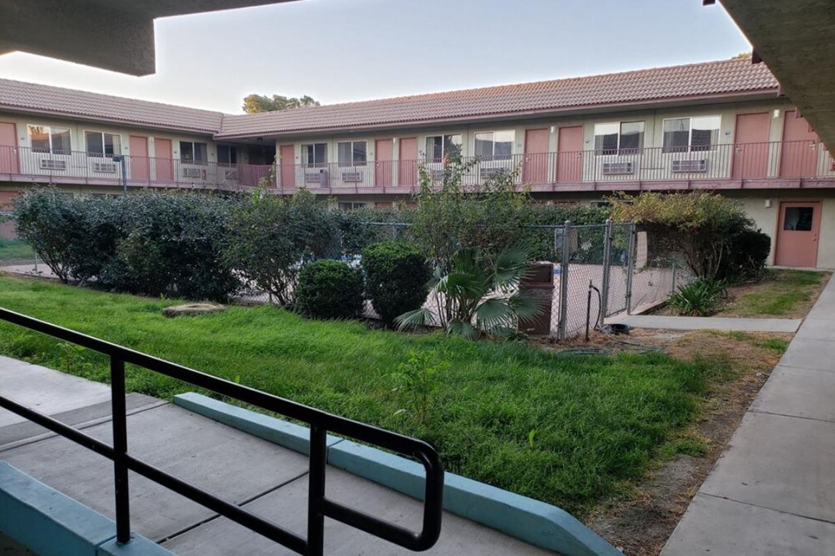 Baymont By Wyndham Coalinga Villa Exterior photo