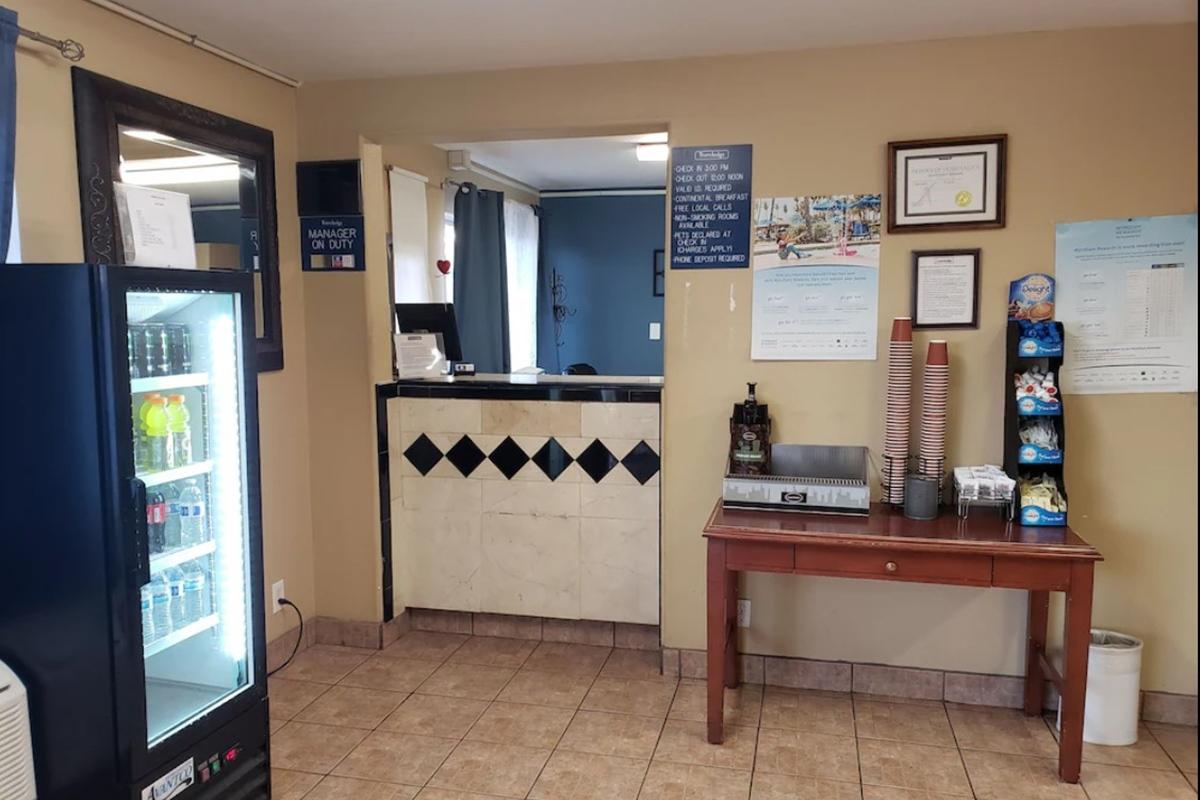 Baymont By Wyndham Coalinga Villa Exterior photo